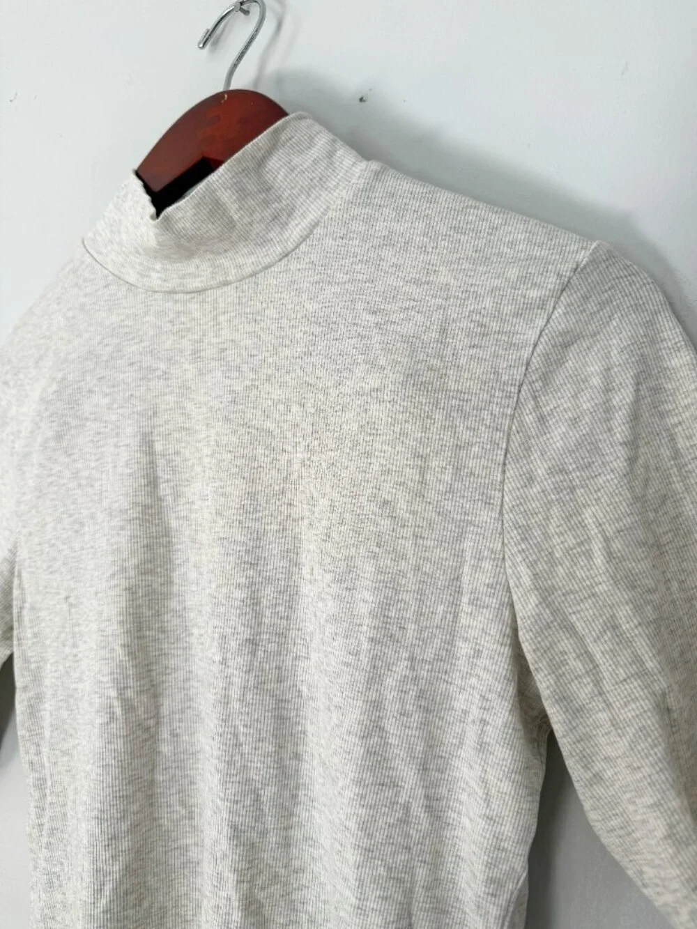 Athleta Signature Rib Mock Neck Elbow Sleeve Tee Fog Grey Heather M - Picture 5 of 6